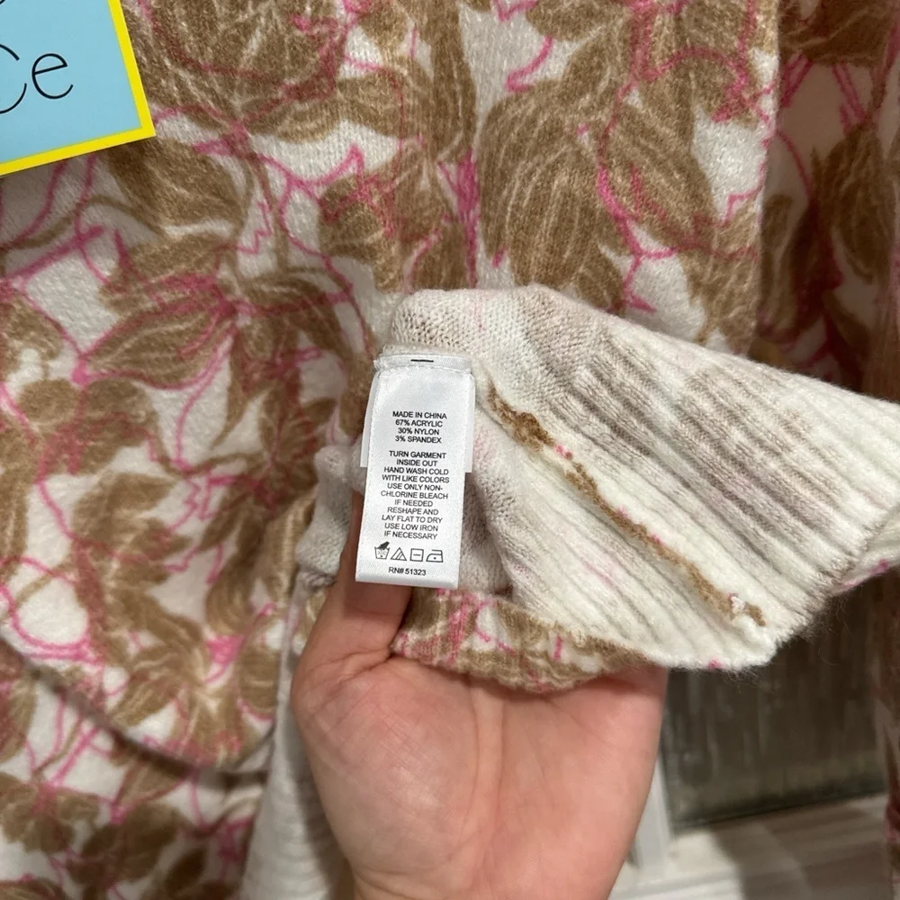 CeCe Women Medium V-Neck Sweater Soft Knit Beige Pink Leaf Pattern Pullover NWT - Picture 5 of 12